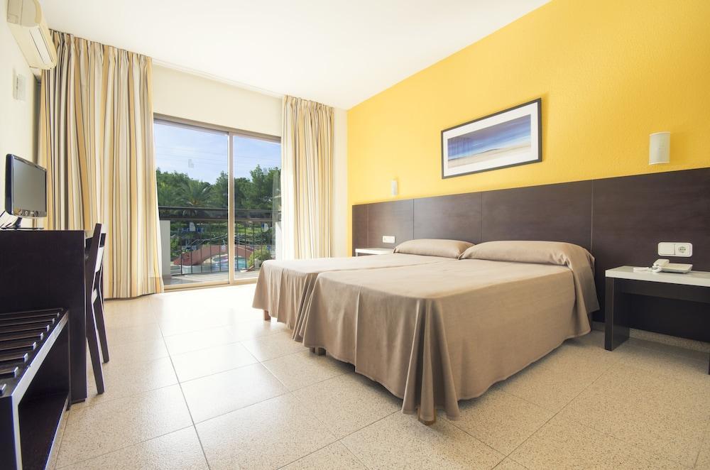 Azuline Hoteles Mar Amantis & II Sant Antoni de Portmany Екстериор снимка